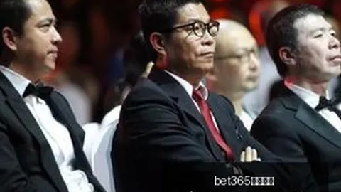 猛龙队内欢笑不断独家纪录片训练场上的欢乐瞬间，主帅三分球技惊艳亮相